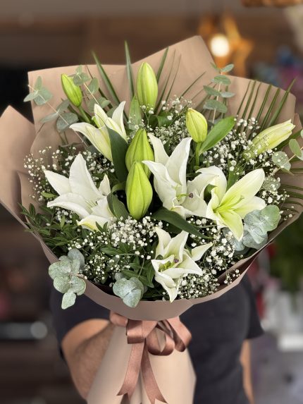 SADE BEYAZ ZAMBAK BUKETİ